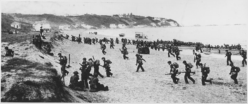 Fil:Torch-troops hit the beaches.jpg